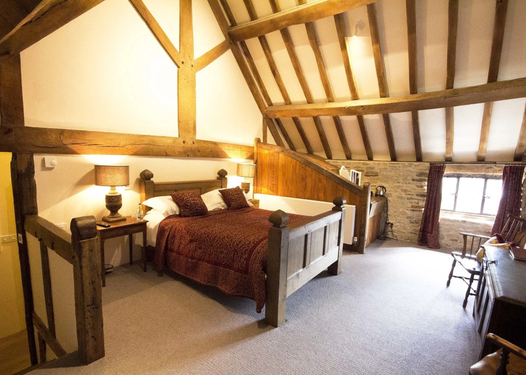 Old Downton Lodge