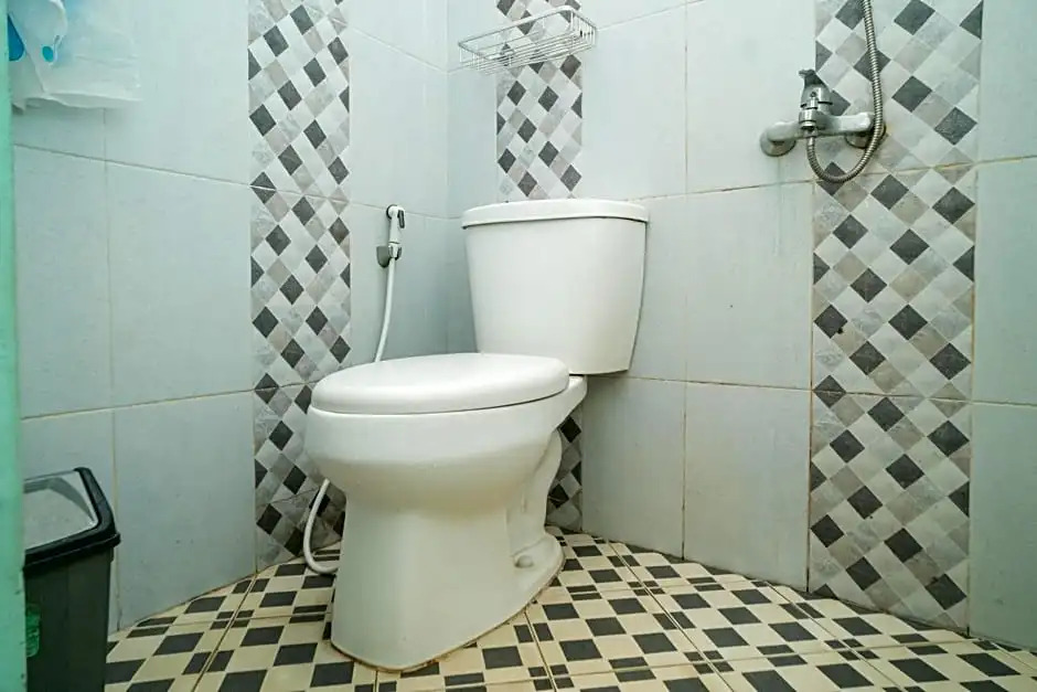 RedDoorz Syariah near Kota Cinema Mall Jatiasih