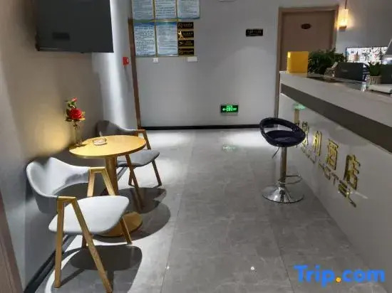 Oli Hotel (Aoshan Century Square Wuhan University of Technology Yujiatou Campus Branch)