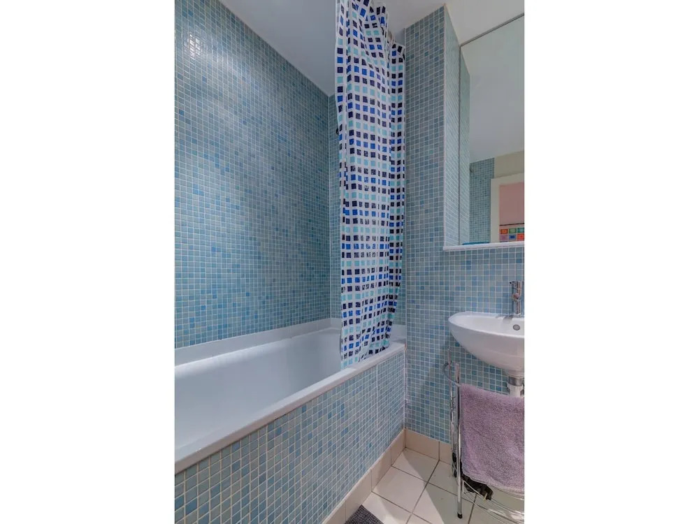Spacious 1 Bedroom Flat for 2 in Manchester