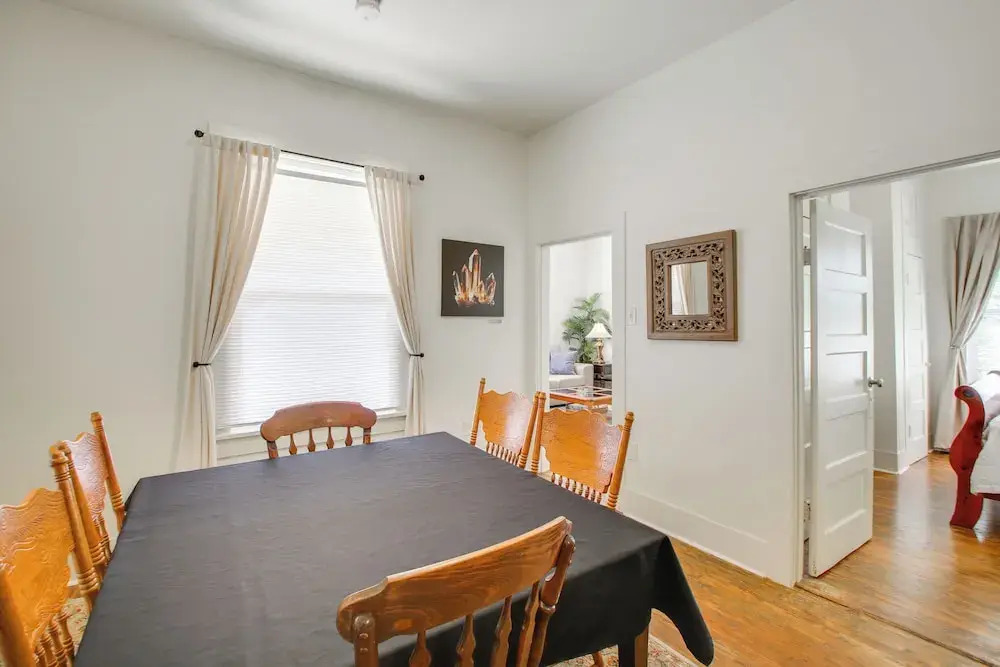 Near Oaklawn Casino & Dtwn: 'capone's Hideout'