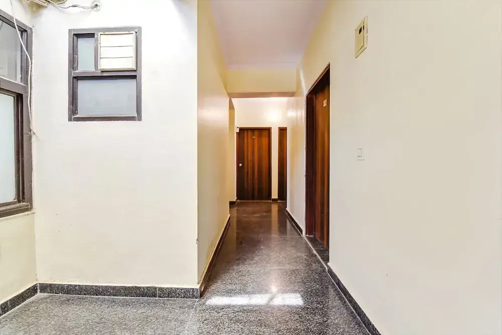 OYO Flagship 19036 Hotel Royal Raj