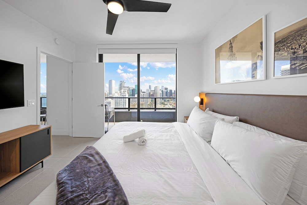 Downtown 1-BD Condo - City Views