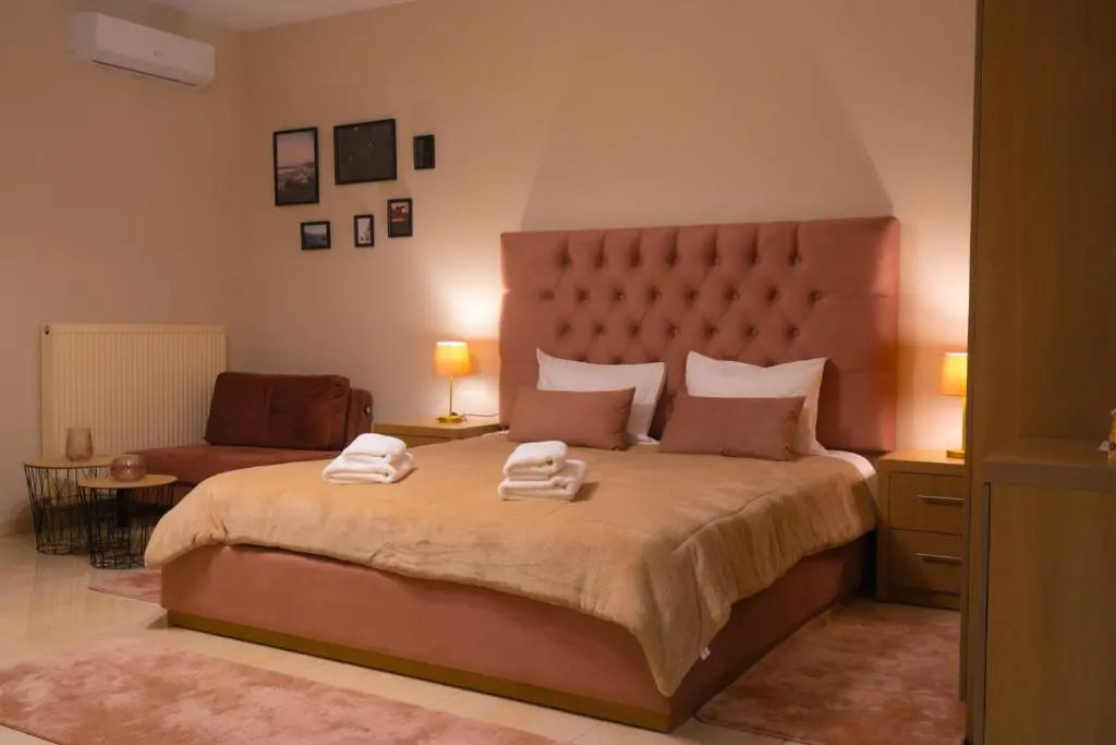 Zillis Apartments