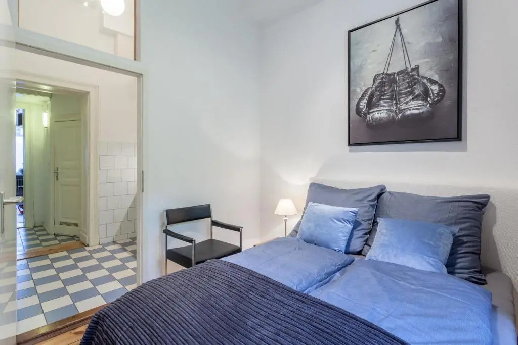 The Gleditsch - Central Schöneberg location, 1BR, 1 living room, group friendly, ideal for 2 - 4 Guests