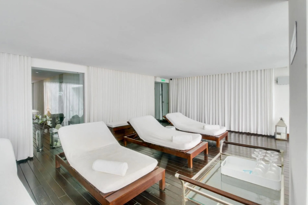 Oceana Suites Yoo Suite 305