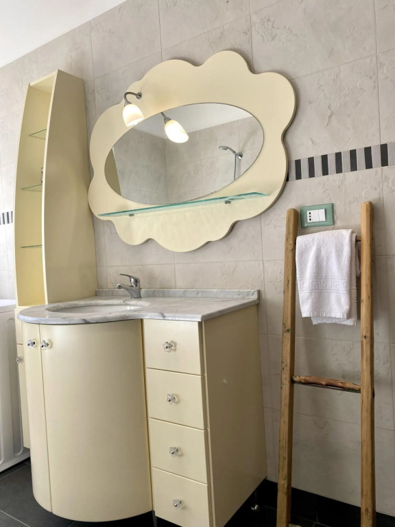 Apartment in villa, suitable for families, swimming pool, large outdoor spaces-Salice by Villa Rita