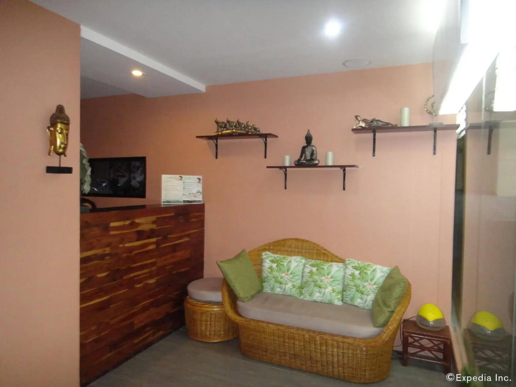 Golden Prince Hotel & Suites