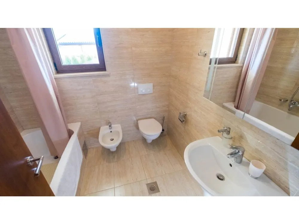 Villa With Private Pool and Garden Ideal for up to 12 Guest
