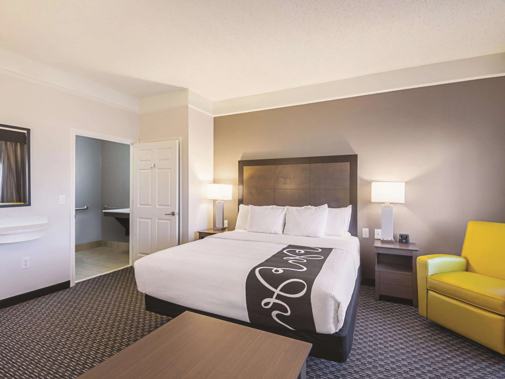 La Quinta Inn & Suites by Wyndham Austin Near The Domain