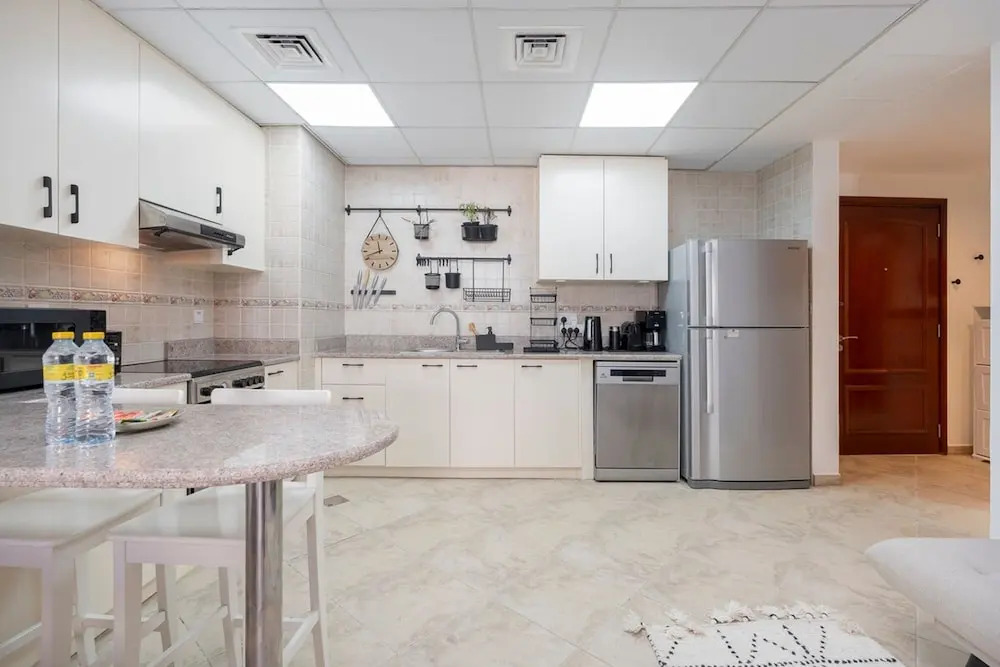 Cozy 1-bedroom Apartment for 5 in Motor City