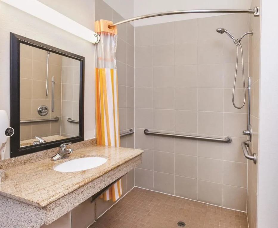 La Quinta Inn & Suites by Wyndham Winnie
