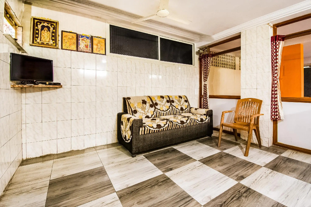 SPOT ON 67751 Sri Surya Lodge
