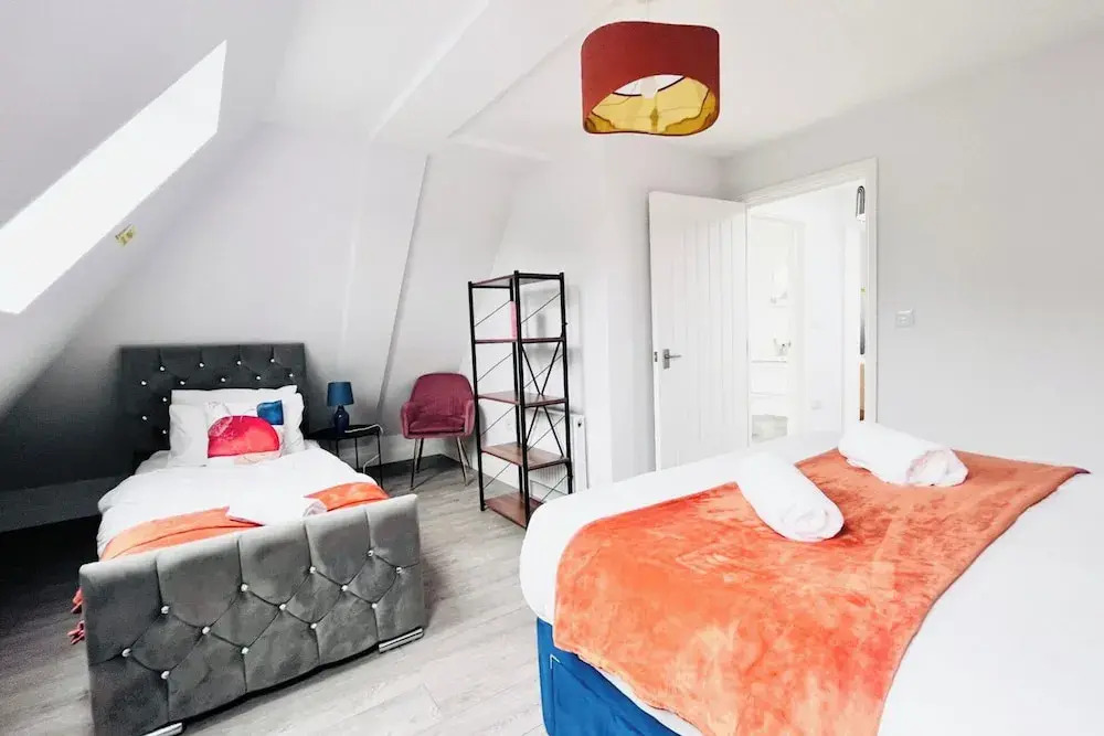 House - Sleeps 12 - Hot tub - Pool Table - Parking