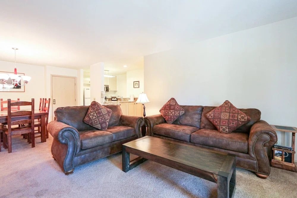 Summit 211 Spacious and Clean, Private Balcony, On Free Shuttle Route by RedAwning