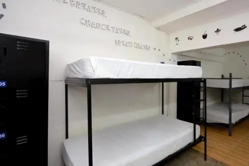 Hostel 6-15