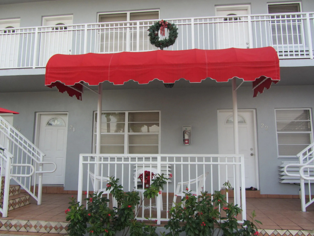 Silver Spray Motel