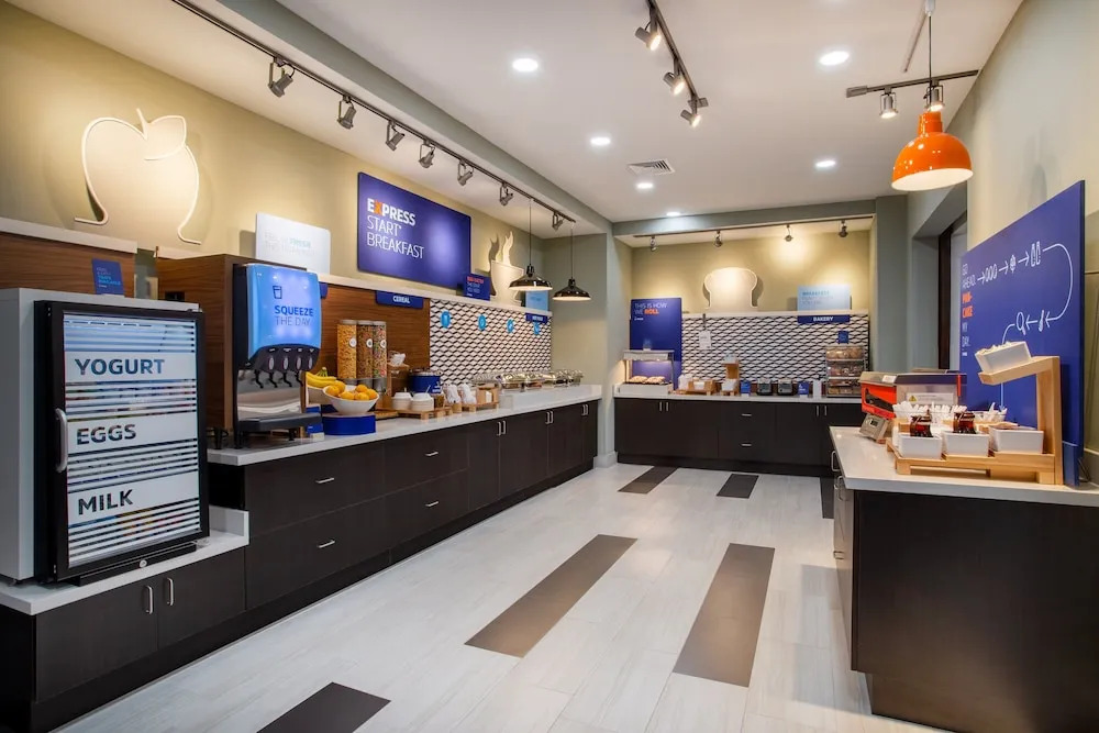 Holiday Inn Express & Suites - Deland South by IHG