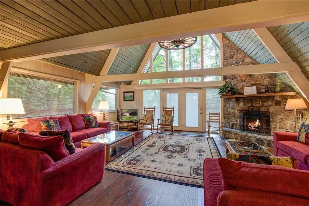 Echota 4 Bedroom Home with Hot Tub