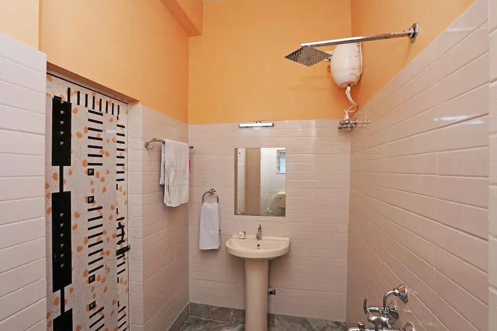 Hotel Roland Inn by OYO Rooms