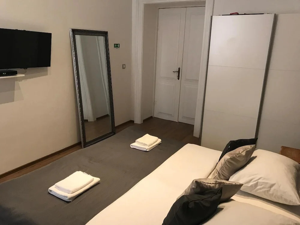 Pula Antic Rooms in Center