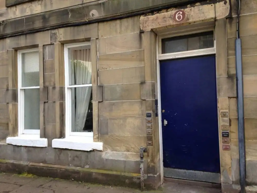 2 Bedroom Flat In Holyrood Park