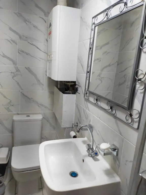 Paradise Apartment- Female Only