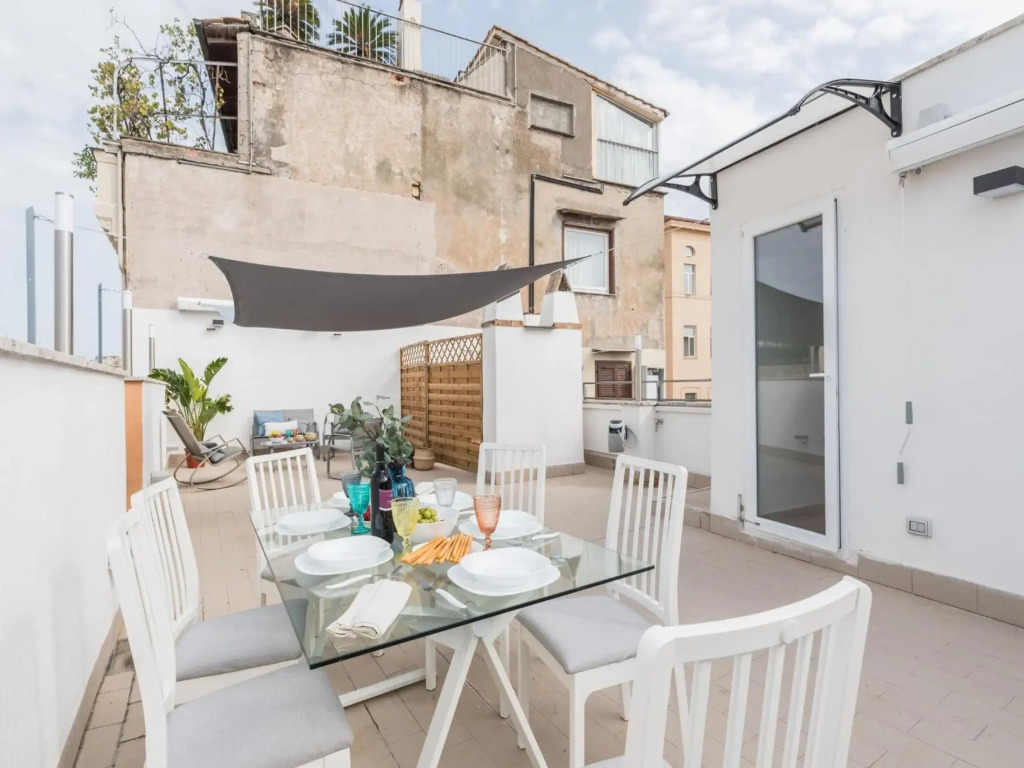 The Best Rent - Beautiful two-bedroom apartment near Colosseo