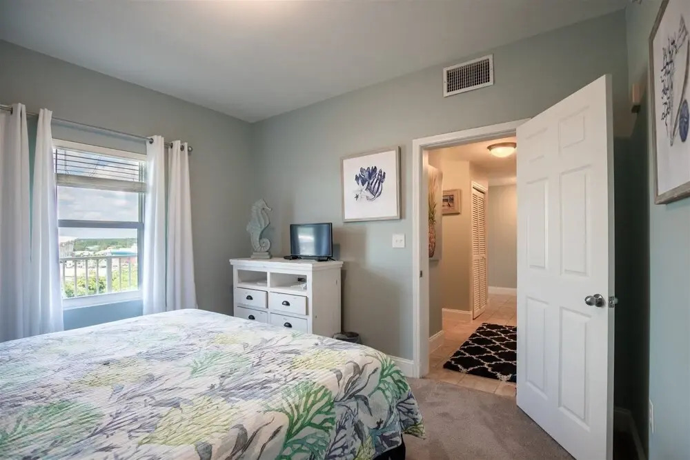 Laketown Wharf - 810