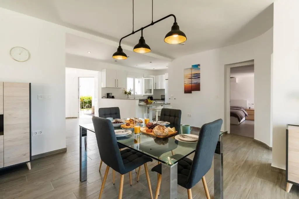Calle Marbella Chalet with Garden by Beach