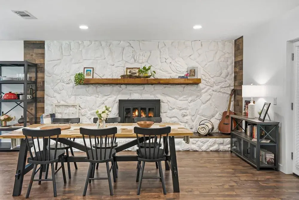 Beautiful Kitchen BBQ Outdoor Dining Big Yard