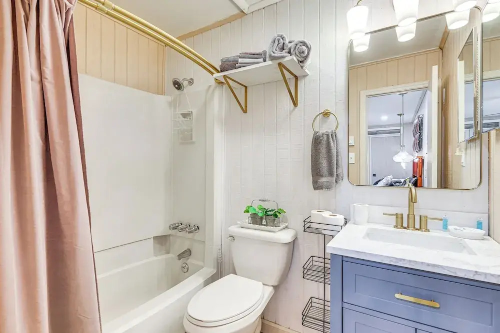 Walk to Slopes: Snowshoe Condo w/ Sunroom