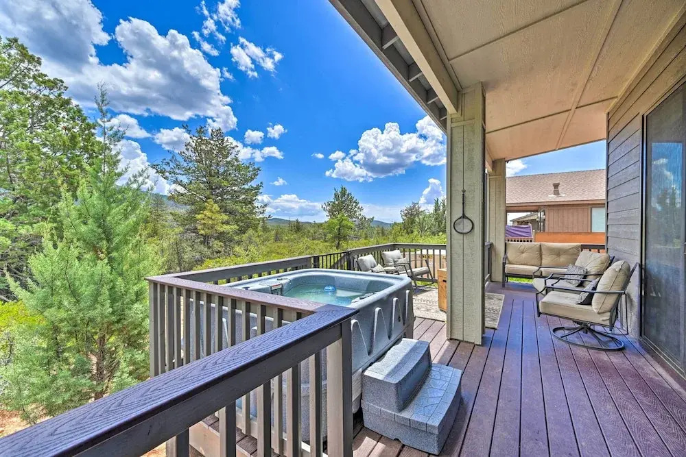 Hot Tub & Views: 'mountain High Pines Retreat'