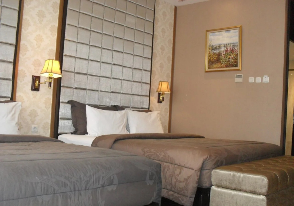 Liz Palace Inn
