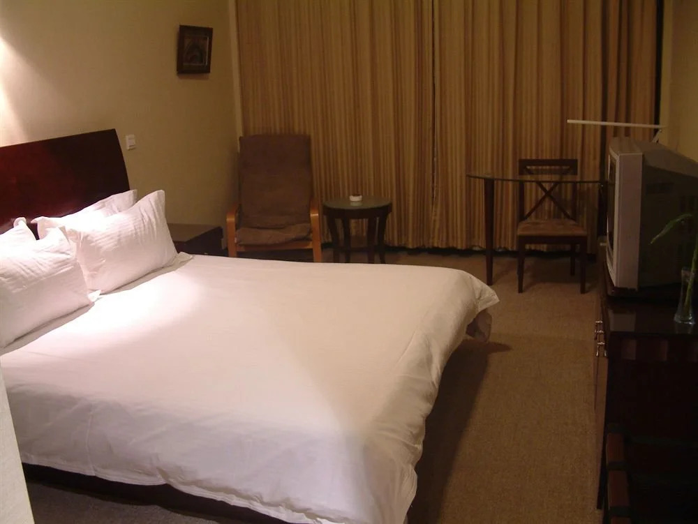 Baolong Homelike Hotel (Luojing Branch)