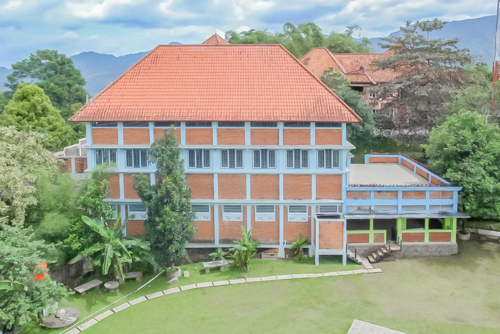 Urbanview Hotel Syariah Insani Cisarua Puncak
