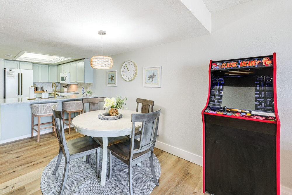 Beachfront! Indian Rocks Beach Condo w/ Balcony