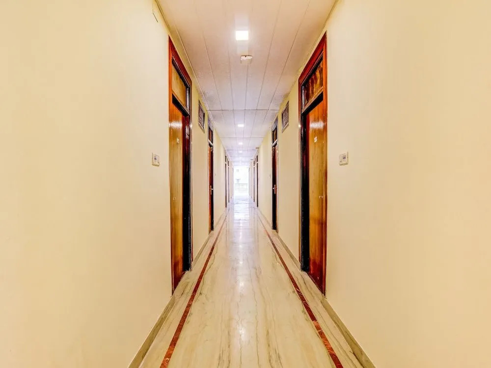 Hotel O Vishwakarma Palace