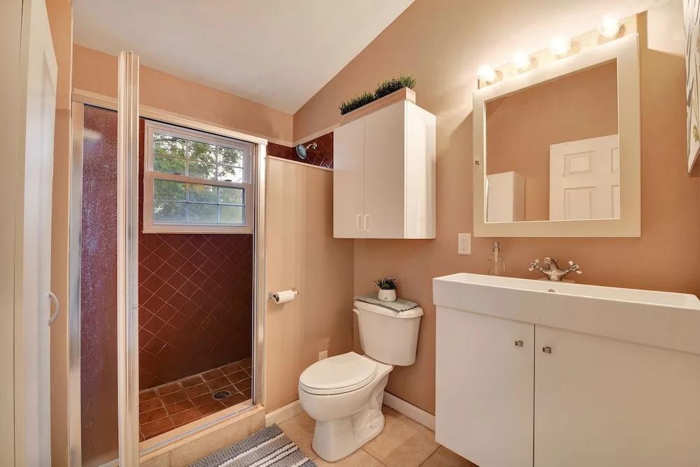 Sunshine Hideaway - Large Studio - Pet Friendly