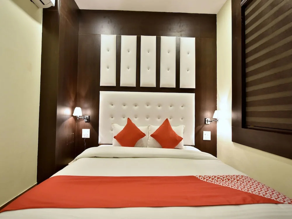 OYO 12770 Hotel Mirage Residency