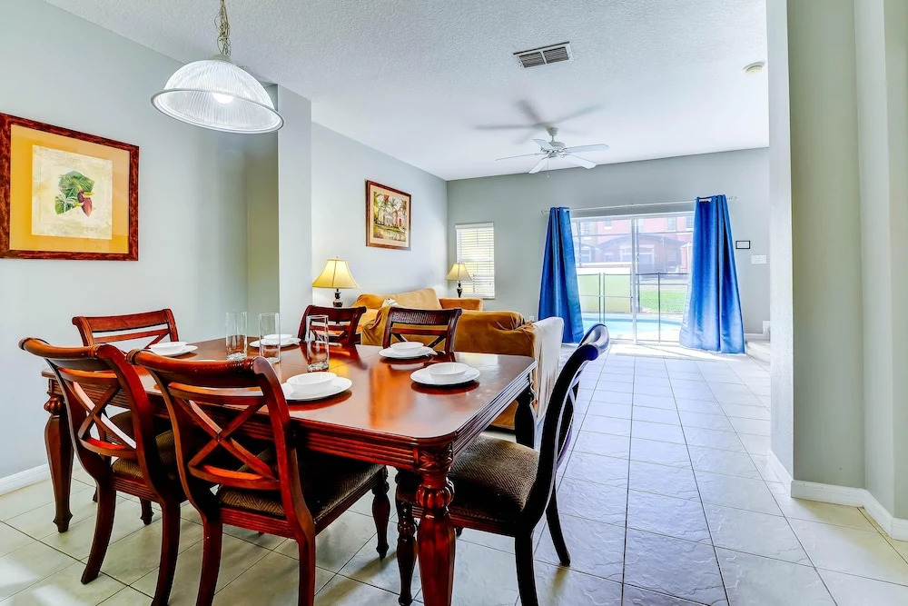 Private Pool and Enjoy all Resort Amenities Pool, gym and More!!