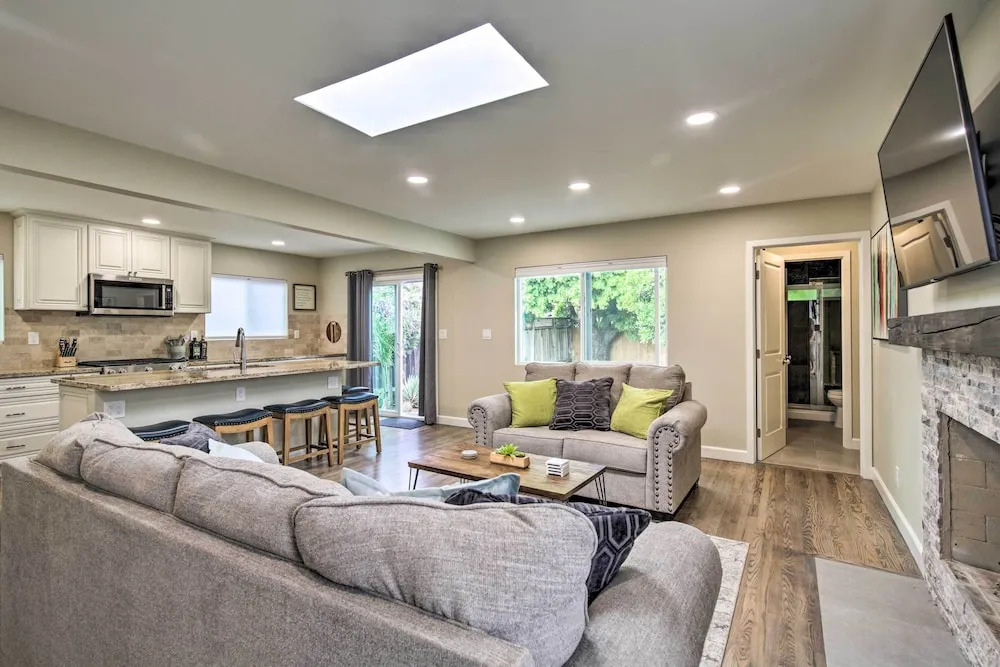Coastal Carlsbad Home: 1 Mi to Beach & Downtown