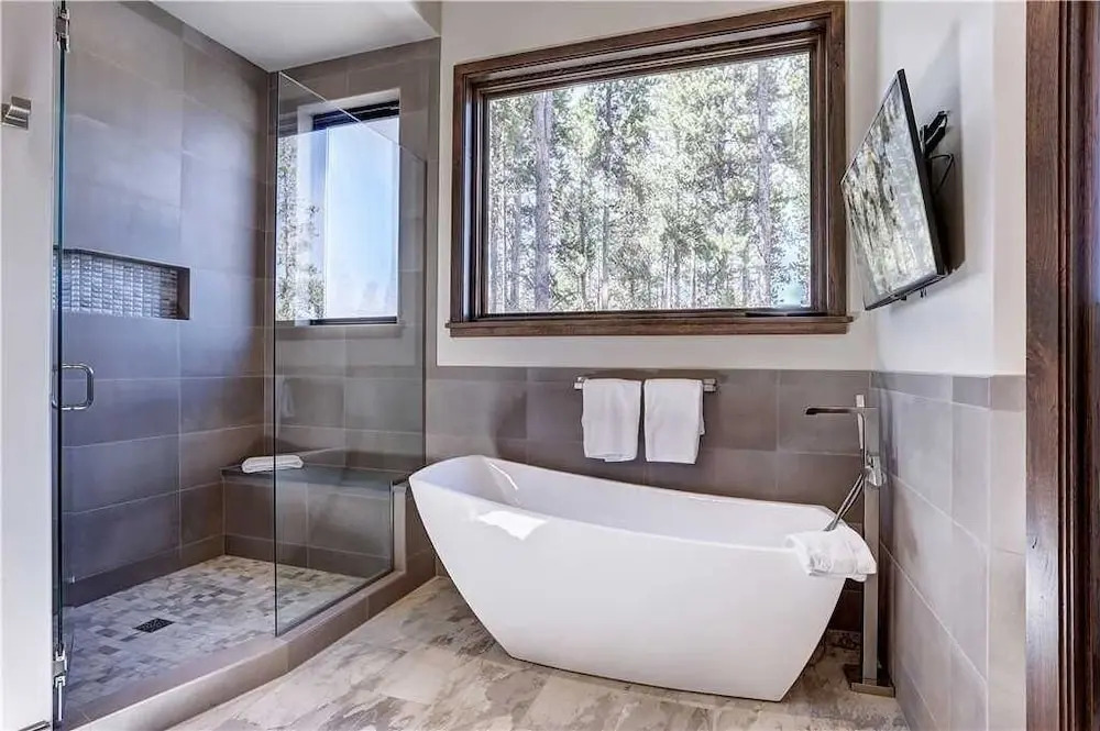 Doss Manor at Peak 8 - 5 Br Home