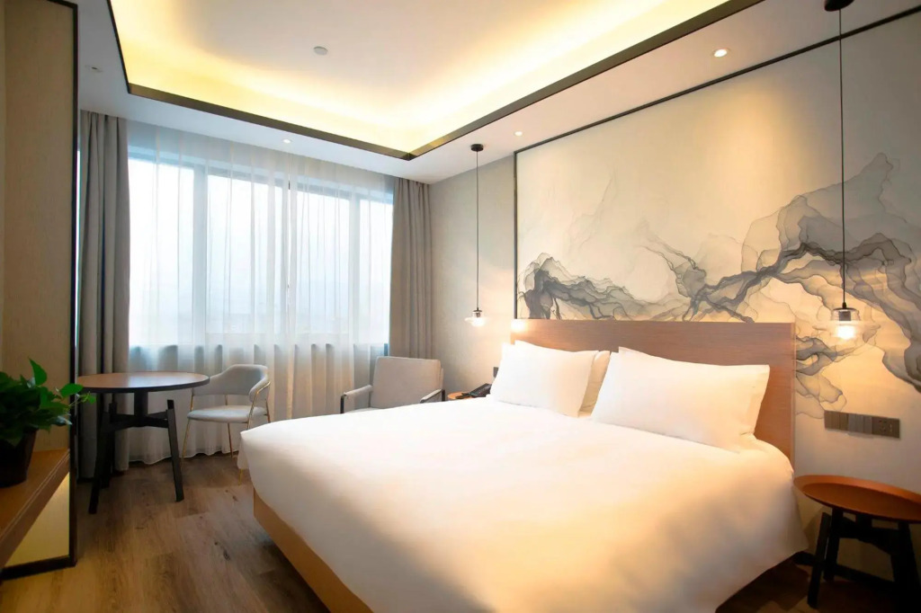Shiny Hotel