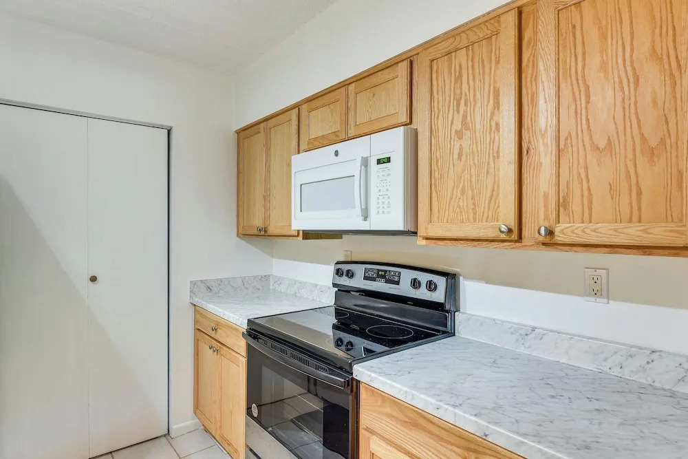 Dock Access! Condo 5 Mi to Okaloosa Island Beach