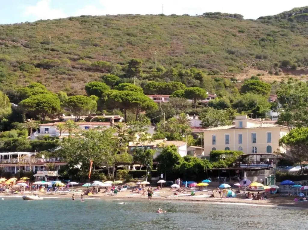 "beautiful Apartment for 4 pax at 120 mt. From the Beach"