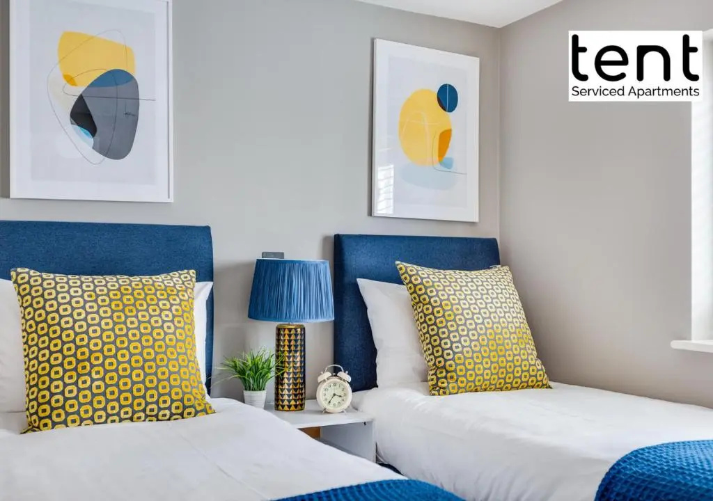 COZY 2 BED Apt Steps to town centre by Tent Serviced Apartments Egham with Free Parking and Wifi