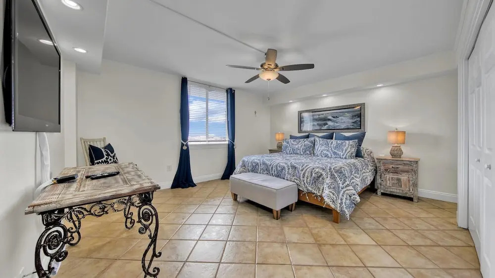 Dolphin Point 502b