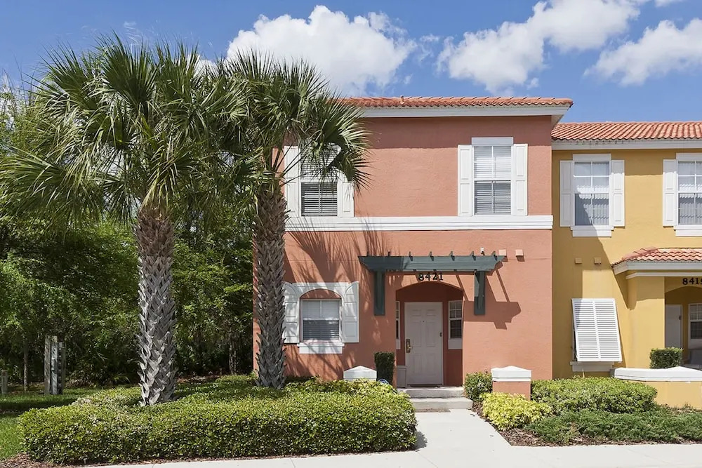 Beautiful Vacation Townhouse with Balcony EM2777