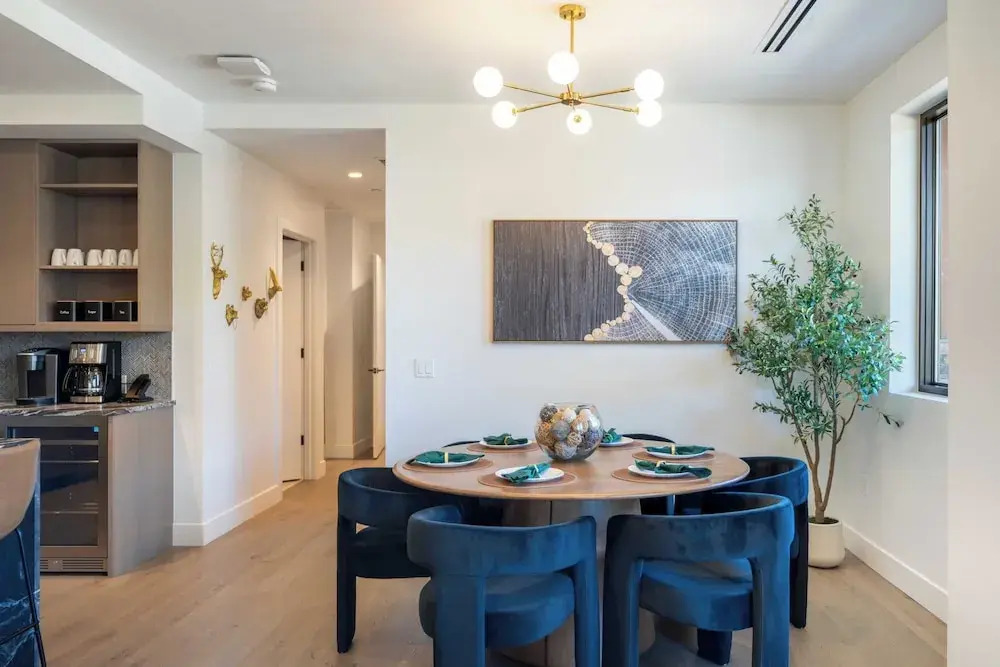 Alpine Oasis at Frontgate by Avantstay Luxe 3bdr Near Vail w/ Views Gym, Pool, Game Room
